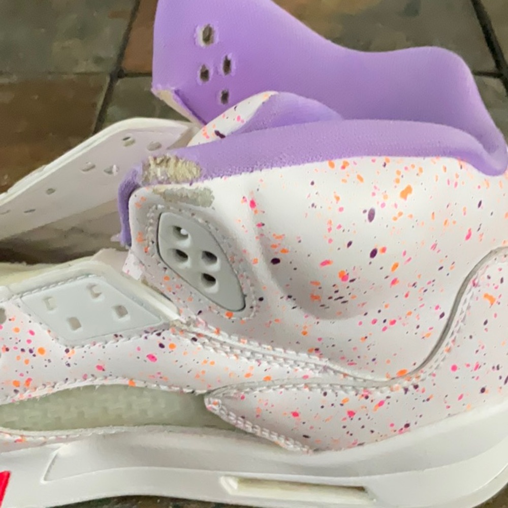 Jordan 5 “Easter” 2020 5.5y - Picture 4 of 4